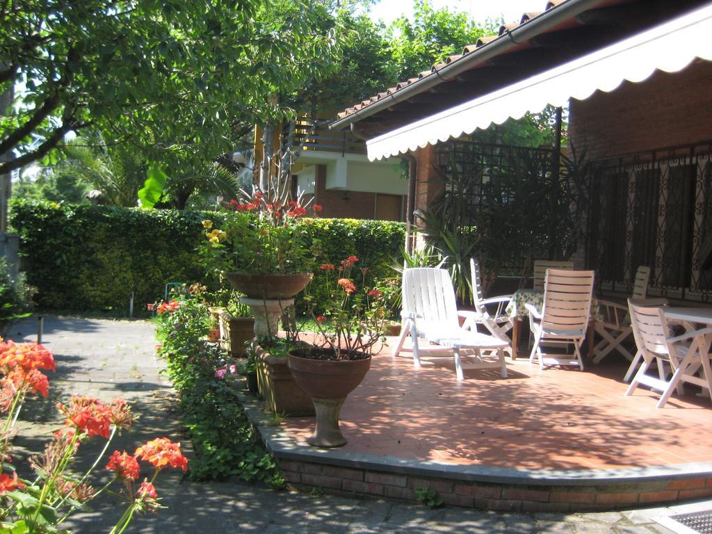 Villa Feltran Forte dei Marmi Bilik gambar